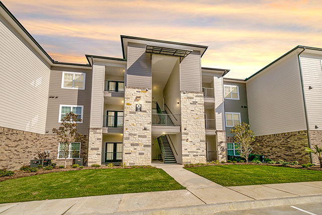 Landmark At Auburn Lakes photo 2